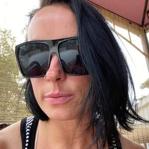 Meet your Posher, Fay